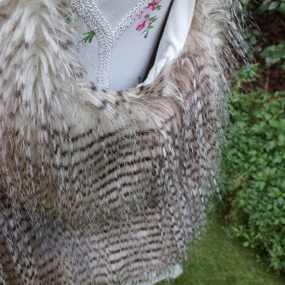 Sportsgirl Faux Fur Knitted Vest - Picture 5 of 8